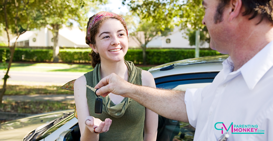 Dad handing car keys to daughter